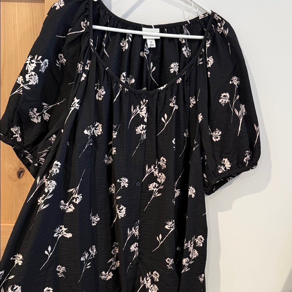 Ava & Viv Black Floral Blouse